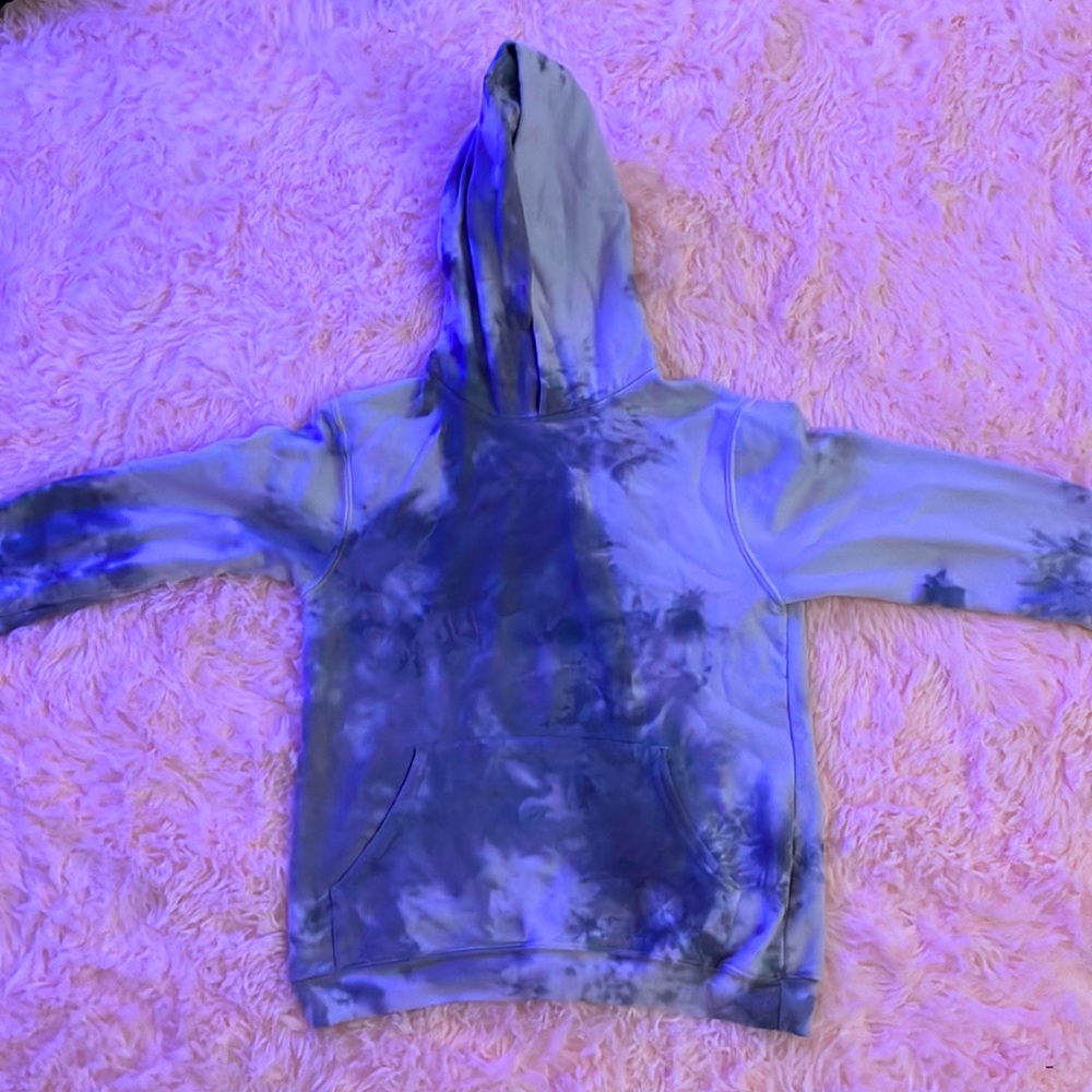 Grey and white tie dye hoodie.
